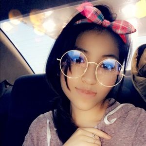 Meet your Posher, Carolina